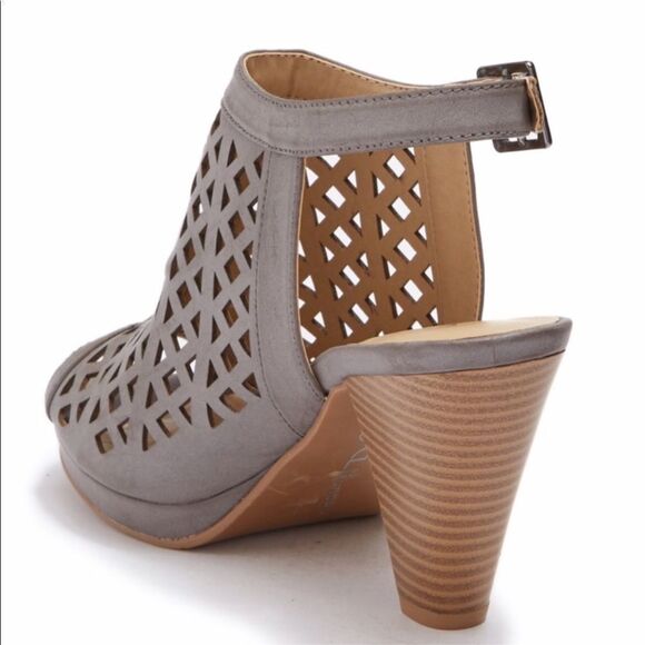 Gray Peep Toe Laser Cut Out Ankle Strap Woodgrain Heel Sandals NEW - Picture 4 of 5